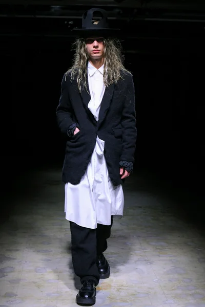 Look 15